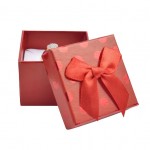 Dárková krabička na prsten/náušnice, červená s lesklými puntíky