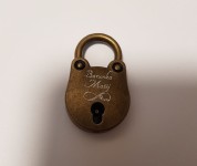 Zámeček lásky starožitného vzhledu 37 x 23 mm