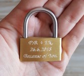 Zámek lásky s rytinou mosazný 40 mm