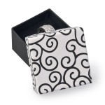 Dárková krabička na prsten bílá s ornamenty [1]