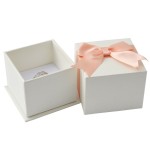 Dárková krabička na prsten/náušnice, bílá s růžovou mašlí [1]