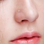Zahnutý zlacený piercing do nosu srdíčko (žluté zlato) [5]
