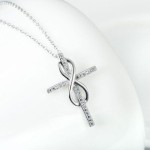 Stříbrný náhrdelník s křížkem [1]