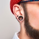 Cartilage piercing do ucha hvězdička (duhová)