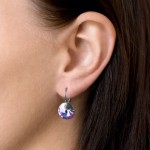 Stříbrné náušnice visací s krystaly Swarovski fialové kulaté 31106.5