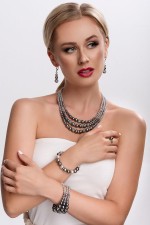 Perlový náhrdelník šedý s krystaly Swarovski 32010.3