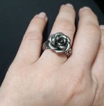 Ocelový prsten s ornamenty a růží (62) [9]