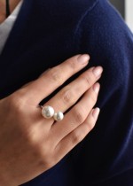 Stříbrný prsten se dvěma Preciosa perlami bílý 35053.1 [1]