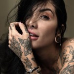 Piercing podkova s fialovými opály