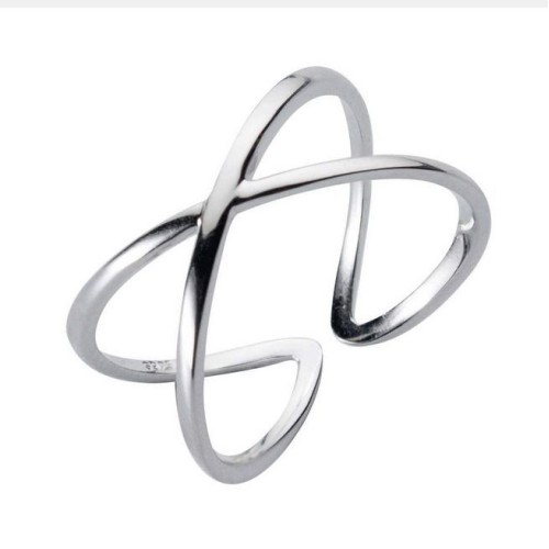 Překřížený stříbrný prsten