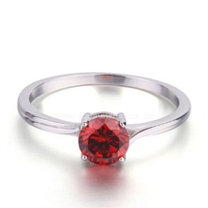 Stříbrný prsten s červeným zirkonem