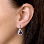 Stříbrné náušnice visací s krystaly Swarovski fialová slza 31242.3