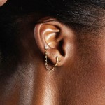Náušnice + cartilage piercing do ucha s řetízkem
