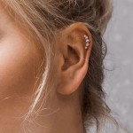 Cartilage piercing do ucha (duhový)