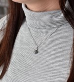 Stříbrný přívěsek s krystalem Swarovski a šedou kulatou perlou 34201.3