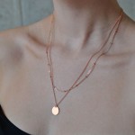 Pozlacený ROSE náhrdelník dvouřadý s placičkou a řetízkem s kuličkami 62002