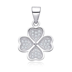 Stříbrný přívěsek čtyřlístek se zirkony