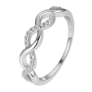 Stříbrný prsten propletený