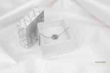 Ocelový náramek s kulatou destičkou