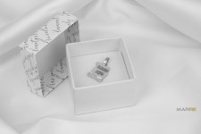 Stříbrný přívěsek pergamen