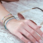 Pozlacený dvojitý náramek s barvenými howlity 13114.3