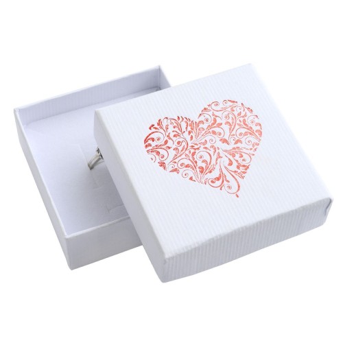 Bílá dárková krabička na soupravu šperků s ornamentálním srdcem