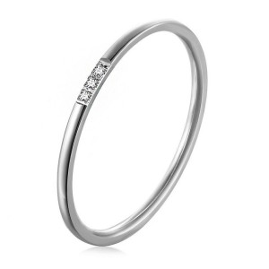 Minimalistický ocelový prsten se zirkony