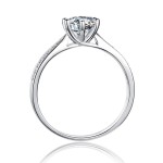 Stříbrný zásnubní prsten s MOISSANITY