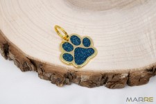 Třpytivá známka ve tvaru tlapky růžová